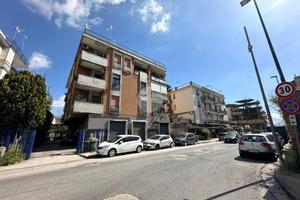 3 LOCALI A NAPOLI