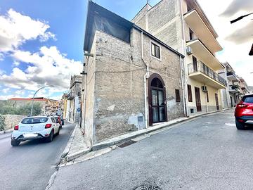 Casa indipendente su due livelli a Partinico