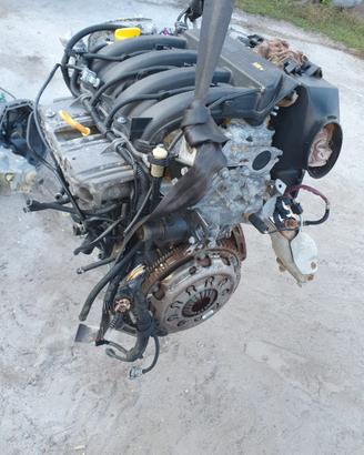 Motore +cambio 4x4 Dacia Daster 1.6 b sigla 4km A