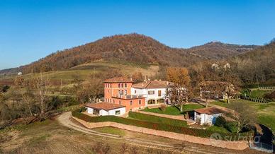 Villa di 546 m² con più di 5 locali e box auto a V