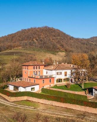 Villa di 546 m² con più di 5 locali e box auto a V