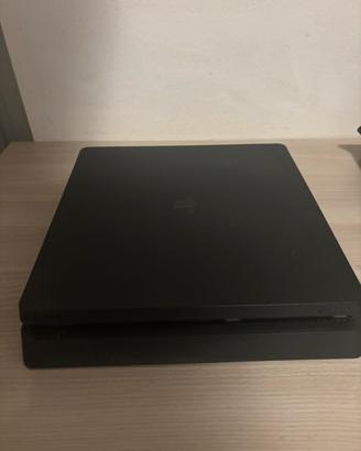 Play Station 4 Slim (+giochi all’interno)