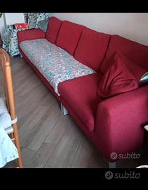 Divano rosso nuovo