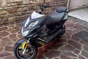 Yamaha aerox r naked