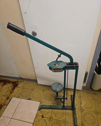 tappatrice manuale a leva per tappi a corona, usat