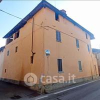 Casa di corte indipendente su 2 piani