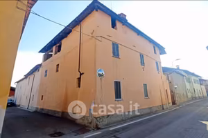 Casa di corte indipendente su 2 piani