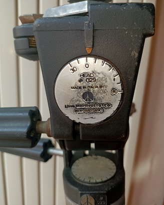 Cavalletto Tripode professionale per fotocamere Ma