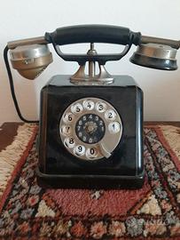 Telefono antico da tavolo