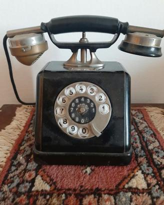 Telefono antico da tavolo