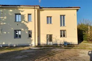 Villa di 300 m² con più di 5 locali a Crevalcore