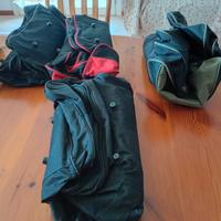 Unico blocco di otto borsoni da viaggio  e 1 troll