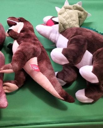 Tre peluche dinosauro