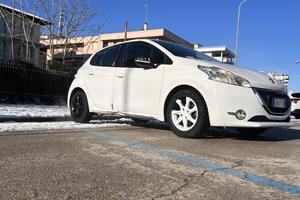 Peugeot 208 motore rotto
