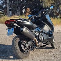 Tmax 560 tech max limited black