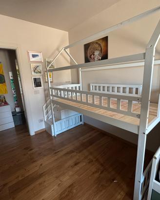 Letto a castello con scivolo