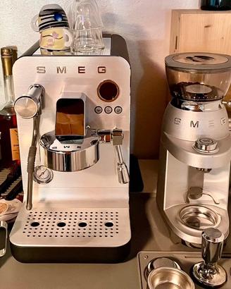 Macchina caffe Smeg + macinino smeg