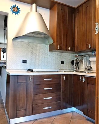 cucina angolare in legno 