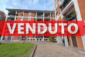 AMPIO 4 LOCALI DOPPI SERVIZI IN VIA MECENATE 23