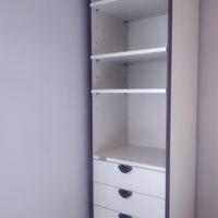 libreria con cassetti