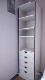 libreria con cassetti