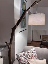 Lampada da terra in legno