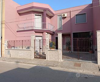 Trepuzzi: Villetta su due livelli