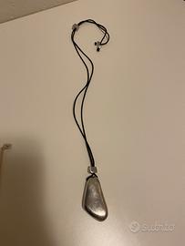 Collana caucciù e pietra Vestopazzo
