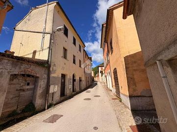 3 LOCALI A FABRIANO