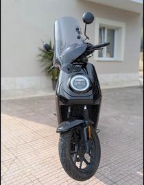 NIU NQi - Pari al nuovo-accessori inclusi