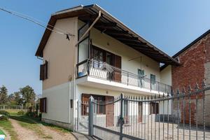 CASA SEMINDIPENDENTE A BARBANIA