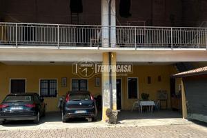 CASALE SU TRE LIVELLI E ARIA ESTERNA IDEALE PER RE