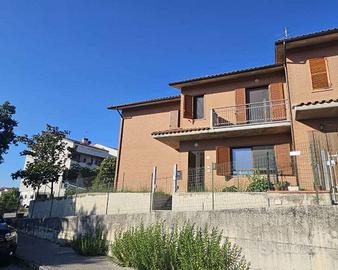 Villa di 195 m² con più di 5 locali a Santa Maria 