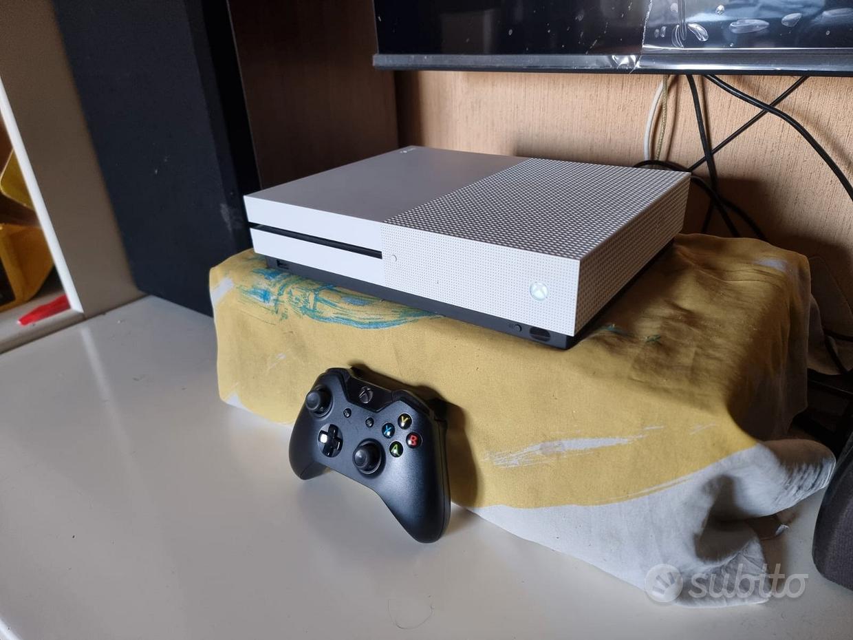 PlayStation 4 con due pad e fifa 24 - Console e Videogiochi In vendita a  Siena