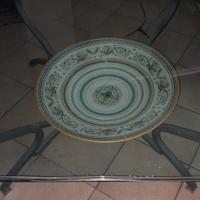 Tavolo in cristallo con ciotolo di ceramica deruta