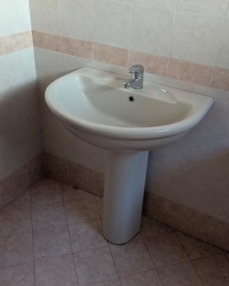 Lavandino a colonna 