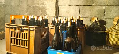 Bottiglie di vino vuote 