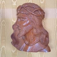 Testa di Cristo in legno intagliato a mano