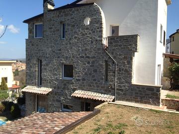 Bifamiliare in via Villafranca pignola