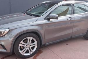 MERCEDES GLA 220