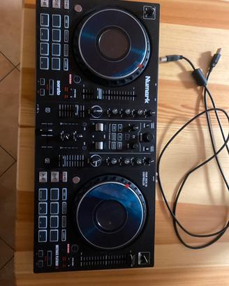 Numark Mixtrack Platinum FX