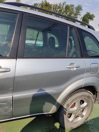 Porta posteriore sinistra TOYOTA RAV 4 del 2004