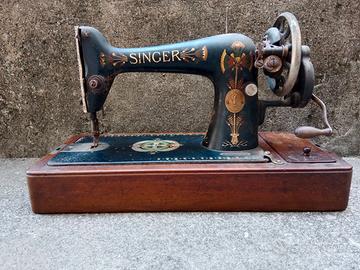 Antica macchina da cucire Singer