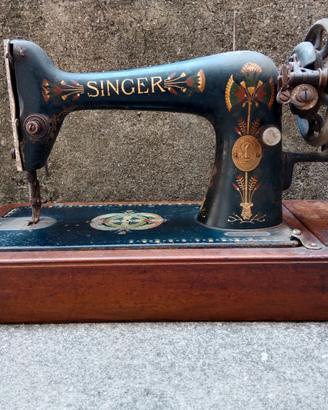 Antica macchina da cucire Singer