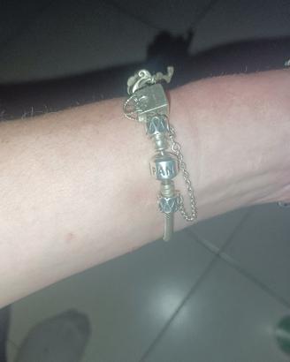 bracciale pandora con 7 charm 
