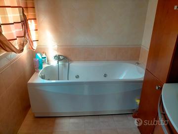 Vasca da bagno con idromassaggio