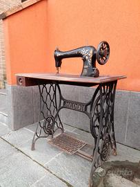 Macchina da cucire vintage Singer 16K30