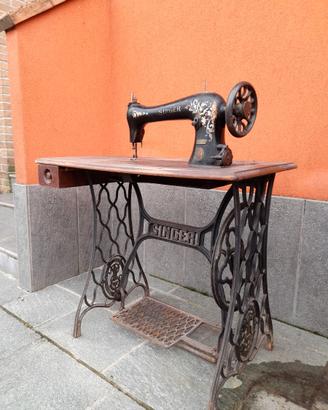 Macchina da cucire vintage Singer 16K30