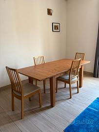 Tavolo Ikea con Sedie in legno piu' cuscini