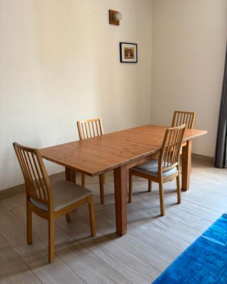 Tavolo Ikea con Sedie in legno piu' cuscini